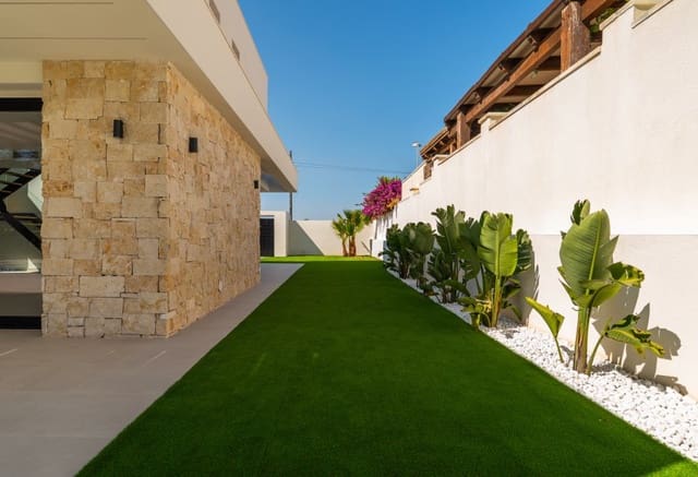 4 sypialnia Willa na sprzedaż w Los Balcones - Los Altos, Torrevieja - 895 000 € (Ref: 9802857)