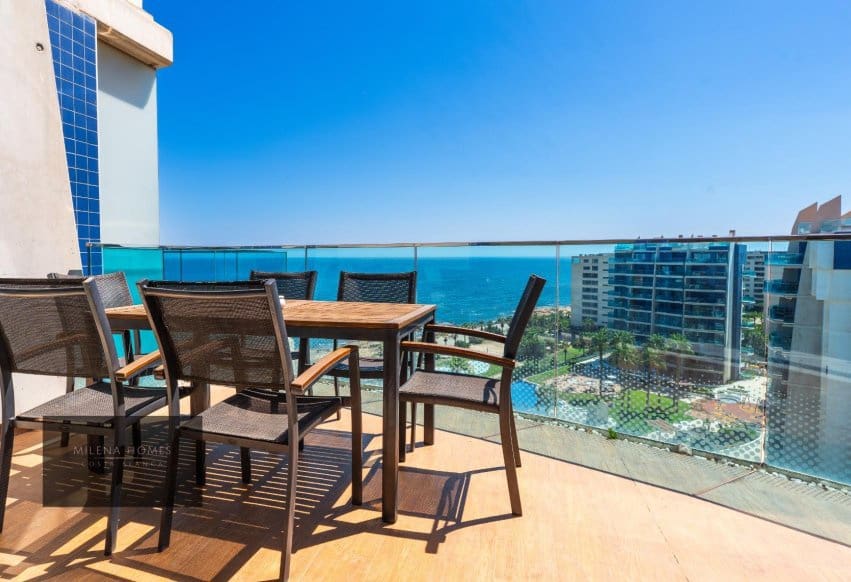 Ático de 3 habitaciones en Torrevieja en venta - 810.000 € (Ref: 9802858)