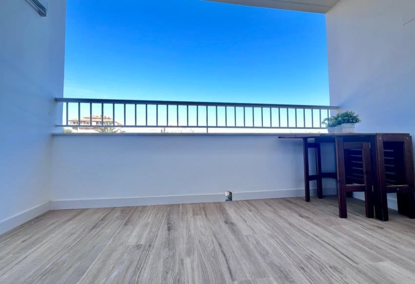 Apartamento de 3 habitaciones en Punta Prima en venta con piscina - 299.000 € (Ref: 9802859)