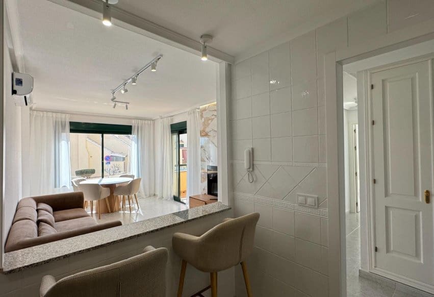 Apartamento de 2 habitaciones en Orihuela Costa en venta con piscina - 249.000 € (Ref: 9802861)