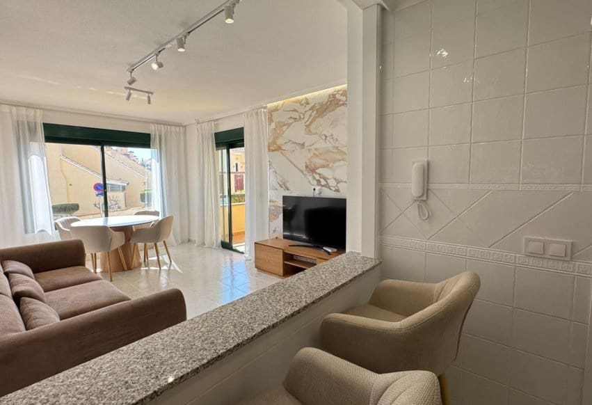 Apartamento de 2 habitaciones en Orihuela Costa en venta con piscina - 249.000 € (Ref: 9802861)