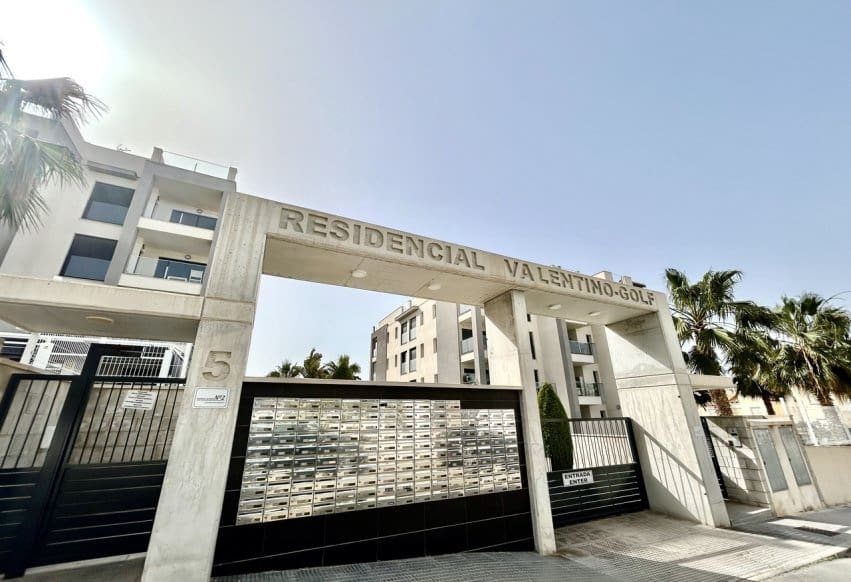 2 slaapkamer Appartement te koop in Villamartin met zwembad - € 229.500 (Ref: 9802862)