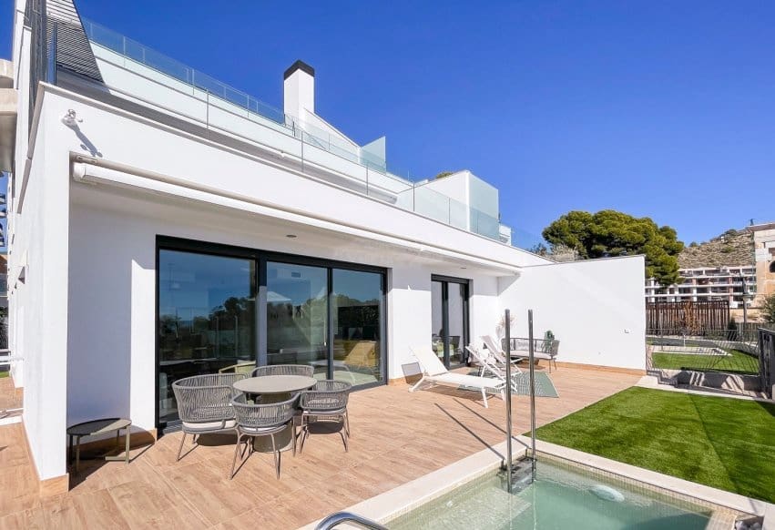 3 bedroom Beach Apartment for sale in La Villajoyosa / Vila Joiosa - € 1,390,000 (Ref: 9802866)