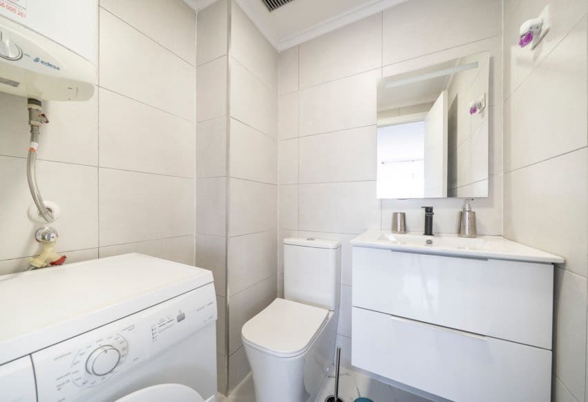 Apartamento de 2 habitaciones en Punta Prima en venta - 265.000 € (Ref: 9802867)