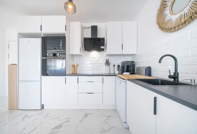 Apartamento de 2 habitaciones en Punta Prima, Torrevieja en venta - 265.000 € (Ref: 9802867)