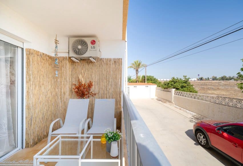 Apartamento de 2 habitaciones en Punta Prima en venta - 265.000 € (Ref: 9802867)