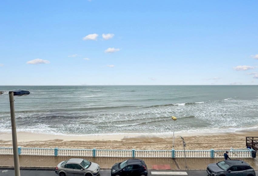3 bedroom Beach Apartment for sale in Torrevieja with garage - € 375,000 (Ref: 9830293)