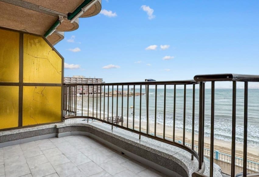 3 bedroom Beach Apartment for sale in Torrevieja with garage - € 375,000 (Ref: 9830293)
