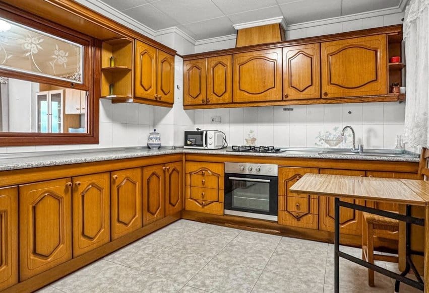 3 bedroom Beach Apartment for sale in Torrevieja with garage - € 375,000 (Ref: 9830293)