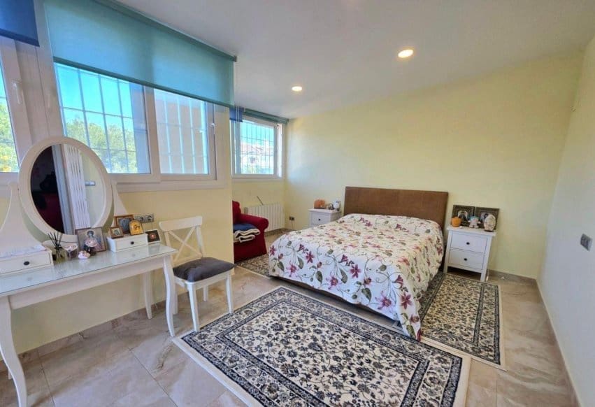 5 sovrum Villa till salu i Campoamor med pool - 739 000 € (Ref: 9847676)
