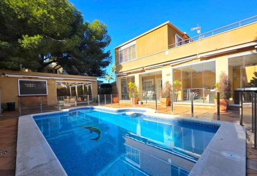 5 sovrum Villa till salu i Campoamor med pool - 739 000 € (Ref: 9847676)