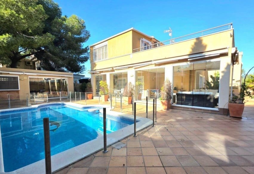 5 sovrum Villa till salu i Campoamor med pool - 739 000 € (Ref: 9847676)