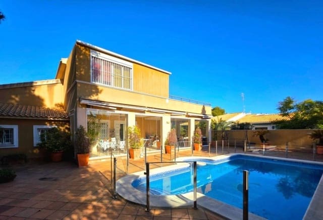 5 Zimmer Villa zu verkaufen in Dehesa de Campoamor, Orihuela mit Pool - 739.000 € (Ref: 9847676)