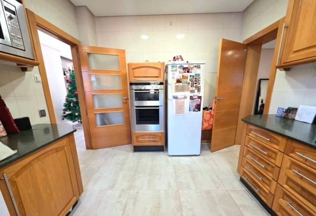 5 Zimmer Villa zu verkaufen in Dehesa de Campoamor, Orihuela mit Pool - 739.000 € (Ref: 9847676)