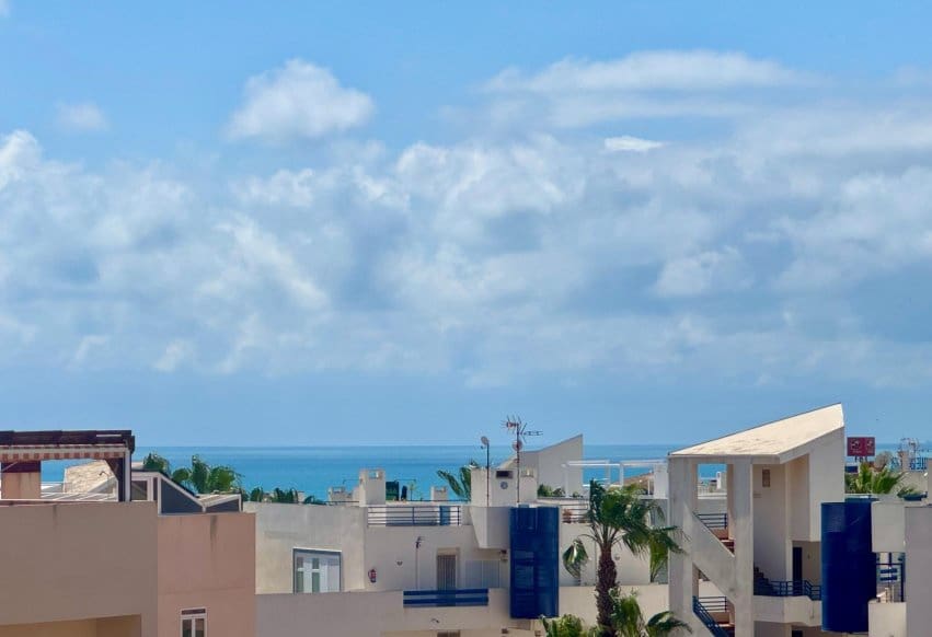 2 makuuhuone Kattohuoneisto myytävänä paikassa Orihuela Costa mukana uima-altaan - 229 950 € (Ref: 9847854)