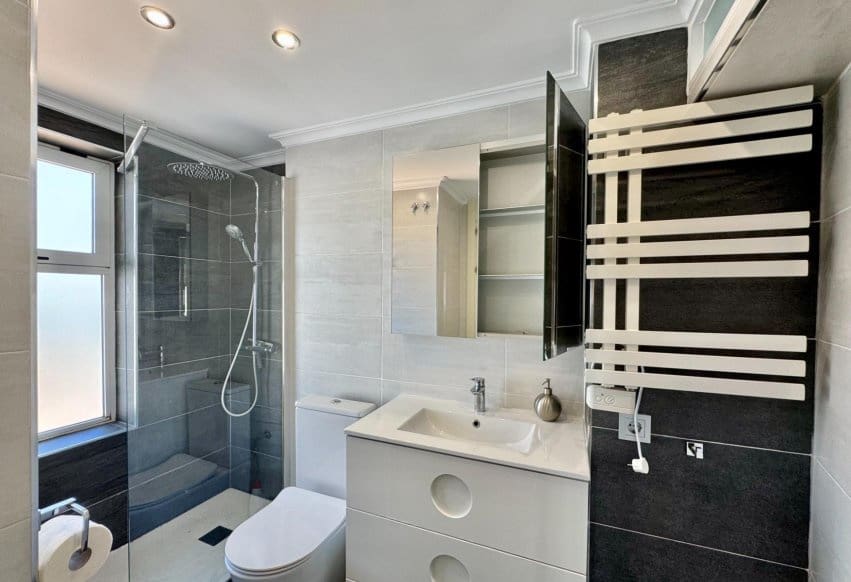 2 makuuhuone Kattohuoneisto myytävänä paikassa Orihuela Costa mukana uima-altaan - 229 950 € (Ref: 9847854)