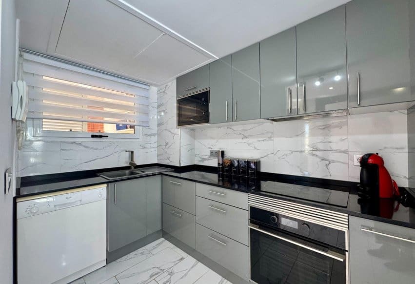 2 makuuhuone Kattohuoneisto myytävänä paikassa Orihuela Costa mukana uima-altaan - 229 950 € (Ref: 9847854)