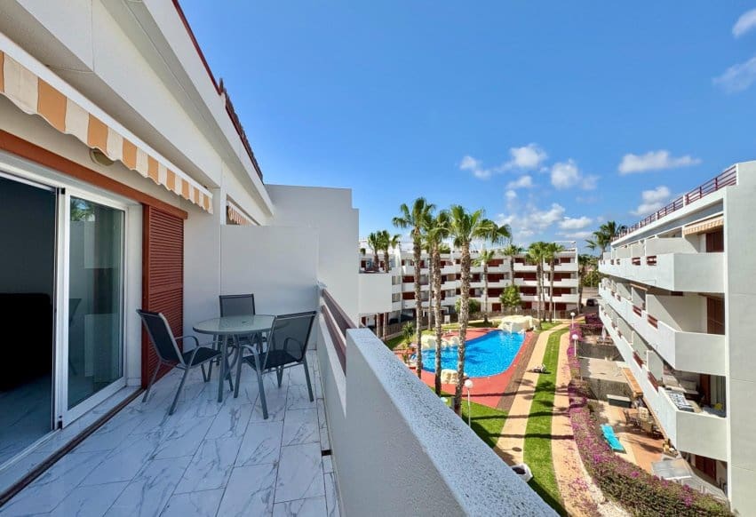 2 makuuhuone Kattohuoneisto myytävänä paikassa Orihuela Costa mukana uima-altaan - 229 950 € (Ref: 9847854)