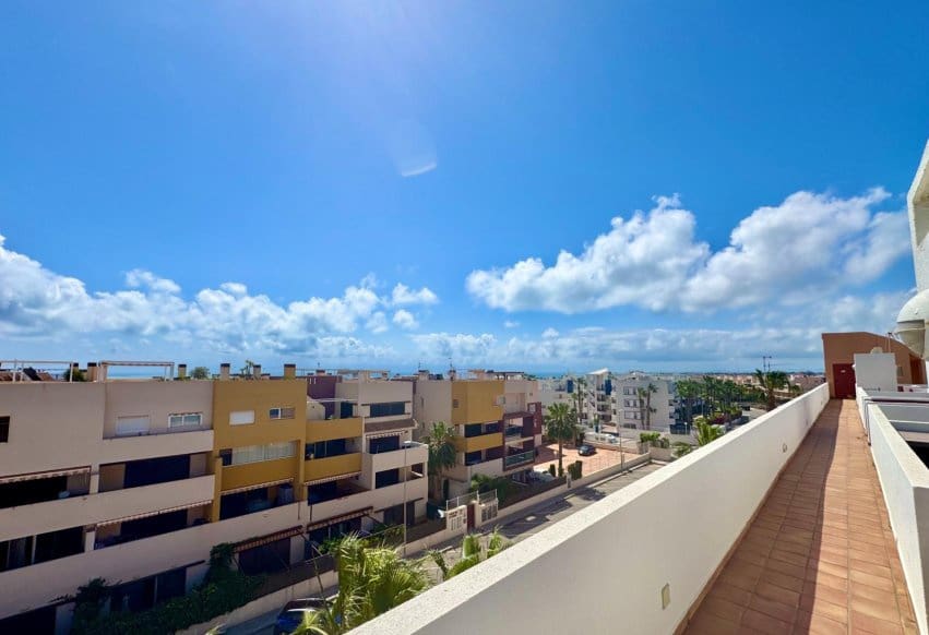 2 makuuhuone Kattohuoneisto myytävänä paikassa Orihuela Costa mukana uima-altaan - 229 950 € (Ref: 9847854)