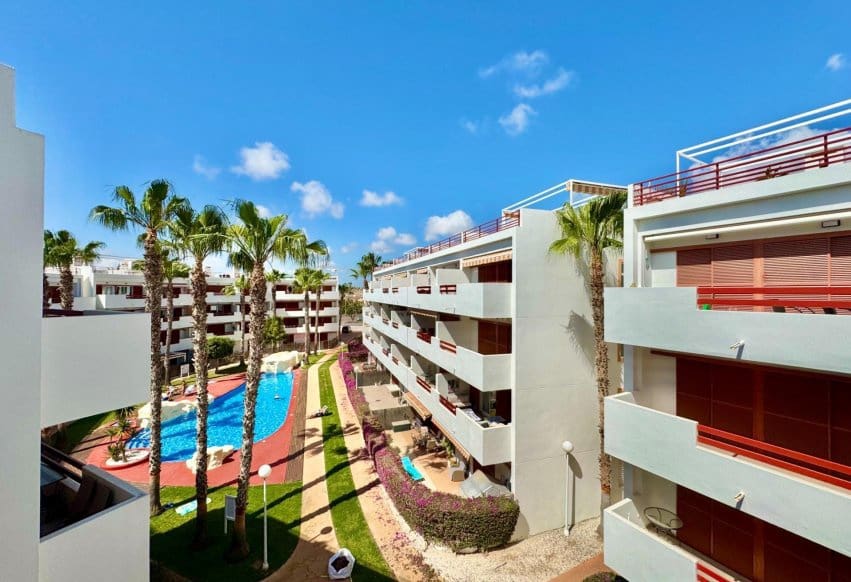 2 makuuhuone Kattohuoneisto myytävänä paikassa Orihuela Costa mukana uima-altaan - 229 950 € (Ref: 9847854)