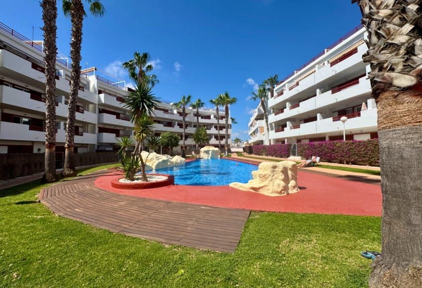 2 makuuhuone Kattohuoneisto myytävänä paikassa Orihuela Costa mukana uima-altaan - 229 950 € (Ref: 9847854)
