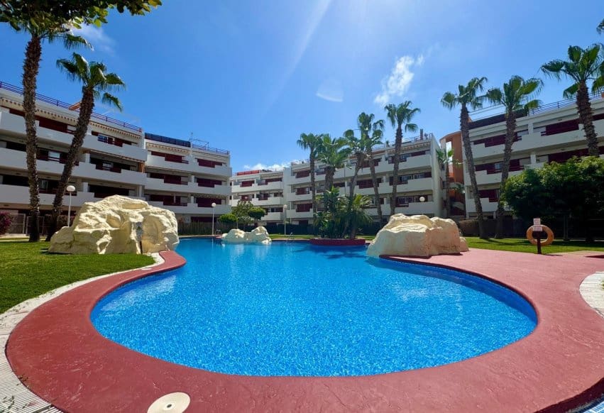 2 makuuhuone Kattohuoneisto myytävänä paikassa Orihuela Costa mukana uima-altaan - 229 950 € (Ref: 9847854)