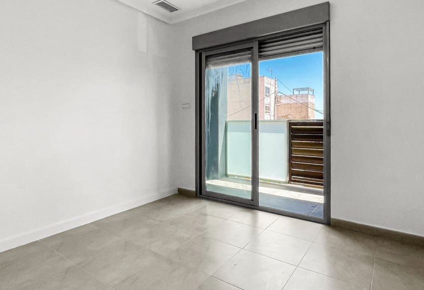 5 makuuhuone Huoneisto myytävänä paikassa Torrevieja - 175 000 € (Ref: 9872413)