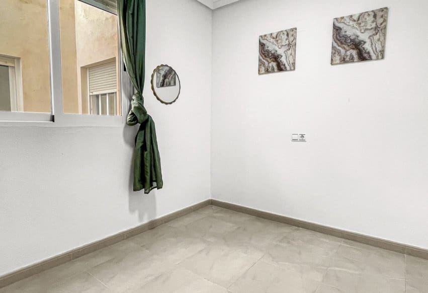 5 makuuhuone Huoneisto myytävänä paikassa Torrevieja - 175 000 € (Ref: 9872413)