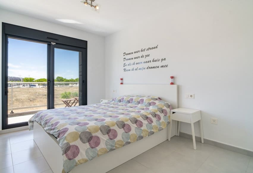 2 Zimmer Bungalow zu verkaufen in Pilar de la Horadada mit Pool - 290.000 € (Ref: 9872799)
