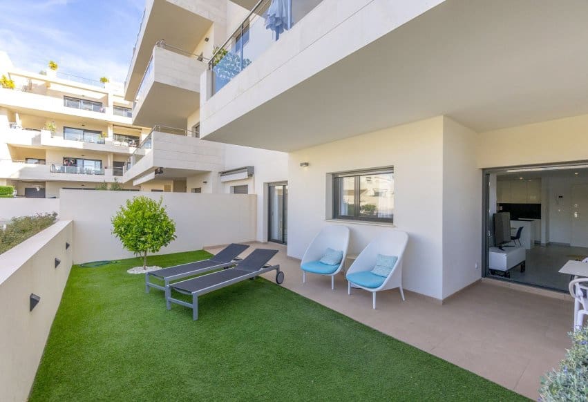 Apartamento de 2 habitaciones en Orihuela Costa en venta con piscina - 310.000 € (Ref: 9877449)