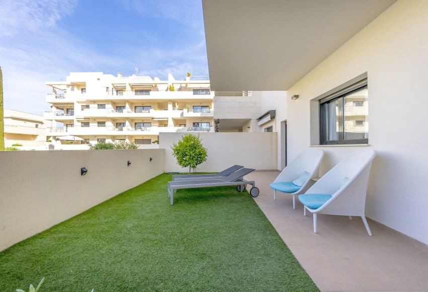 Apartamento de 2 habitaciones en Orihuela Costa en venta con piscina - 310.000 € (Ref: 9877449)