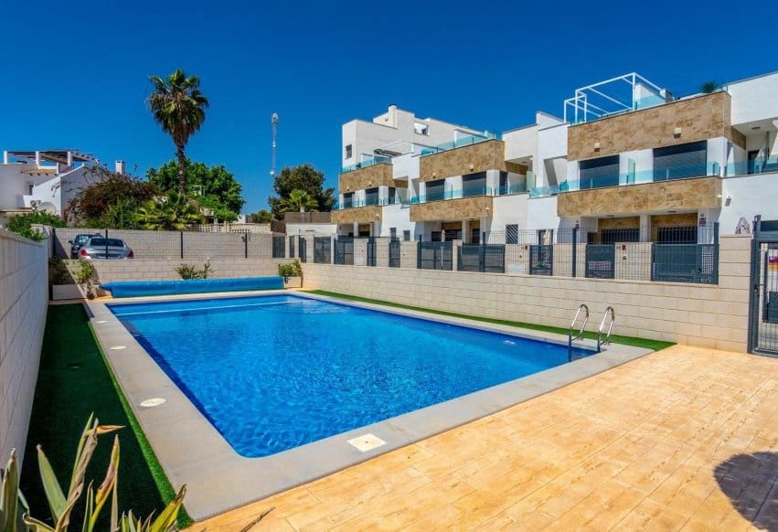 3 camera da letto Villa in vendita in Villamartin con piscina - 325.000 € (Rif: 9880484)