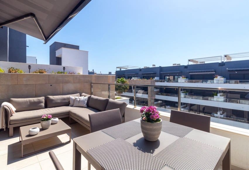 2 makuuhuone Kattohuoneisto myytävänä paikassa Playa Flamenca mukana uima-altaan - 499 900 € (Ref: 9888473)