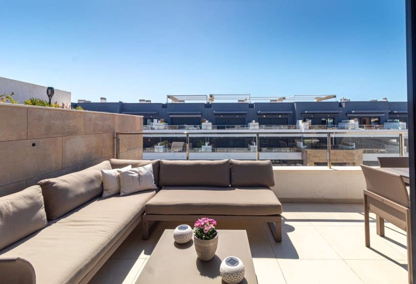 2 makuuhuone Kattohuoneisto myytävänä paikassa Playa Flamenca mukana uima-altaan - 499 900 € (Ref: 9888473)