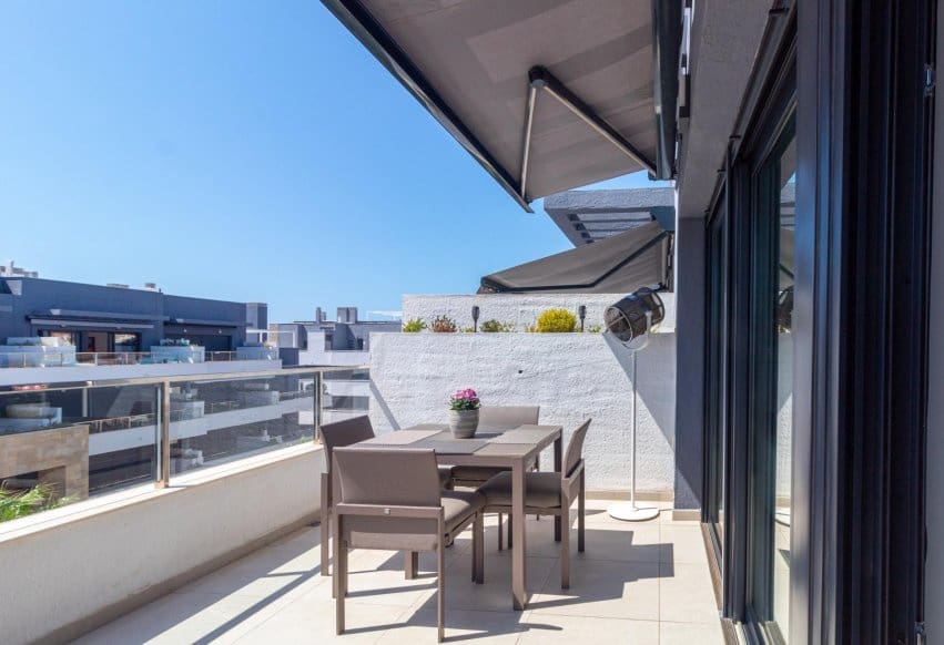 2 makuuhuone Kattohuoneisto myytävänä paikassa Playa Flamenca mukana uima-altaan - 499 900 € (Ref: 9888473)