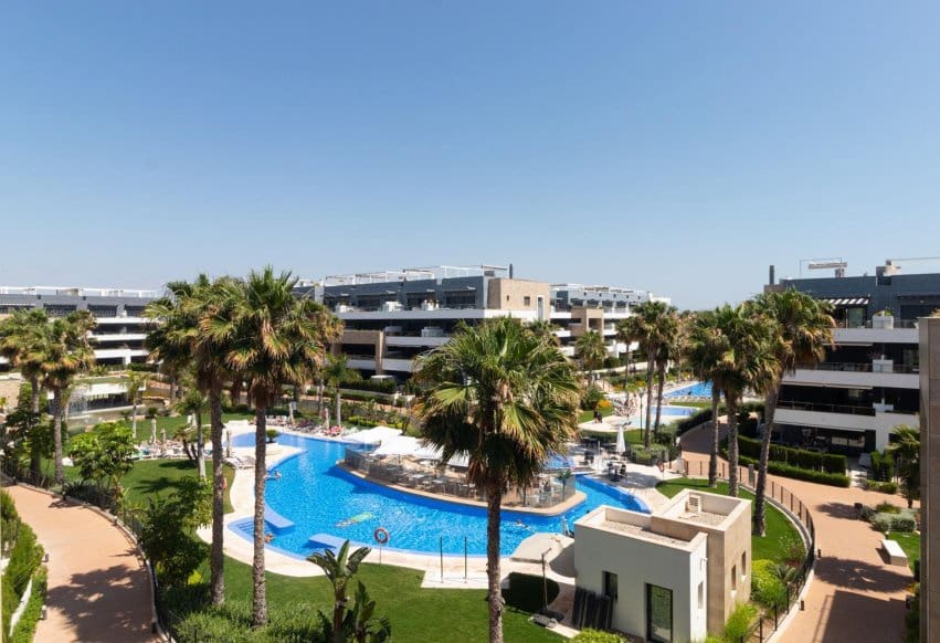 2 makuuhuone Kattohuoneisto myytävänä paikassa Playa Flamenca mukana uima-altaan - 499 900 € (Ref: 9888473)