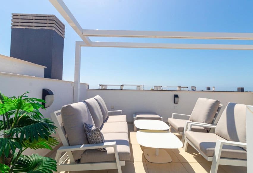 2 makuuhuone Kattohuoneisto myytävänä paikassa Playa Flamenca mukana uima-altaan - 499 900 € (Ref: 9888473)