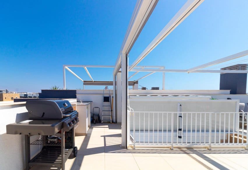 2 makuuhuone Kattohuoneisto myytävänä paikassa Playa Flamenca mukana uima-altaan - 499 900 € (Ref: 9888473)