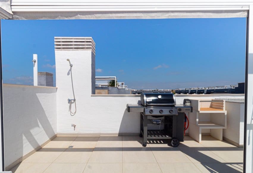 2 makuuhuone Kattohuoneisto myytävänä paikassa Playa Flamenca mukana uima-altaan - 499 900 € (Ref: 9888473)