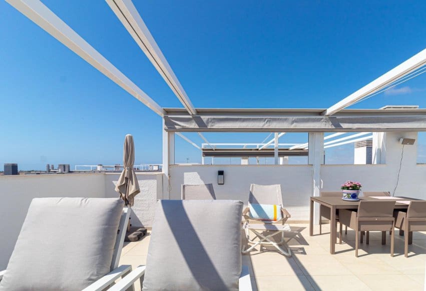 2 makuuhuone Kattohuoneisto myytävänä paikassa Playa Flamenca mukana uima-altaan - 499 900 € (Ref: 9888473)