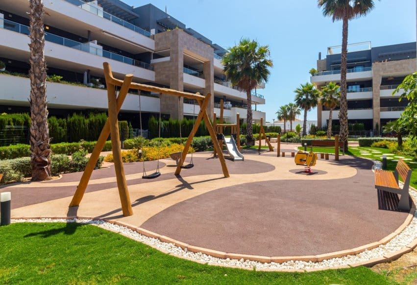 2 makuuhuone Kattohuoneisto myytävänä paikassa Playa Flamenca mukana uima-altaan - 499 900 € (Ref: 9888473)