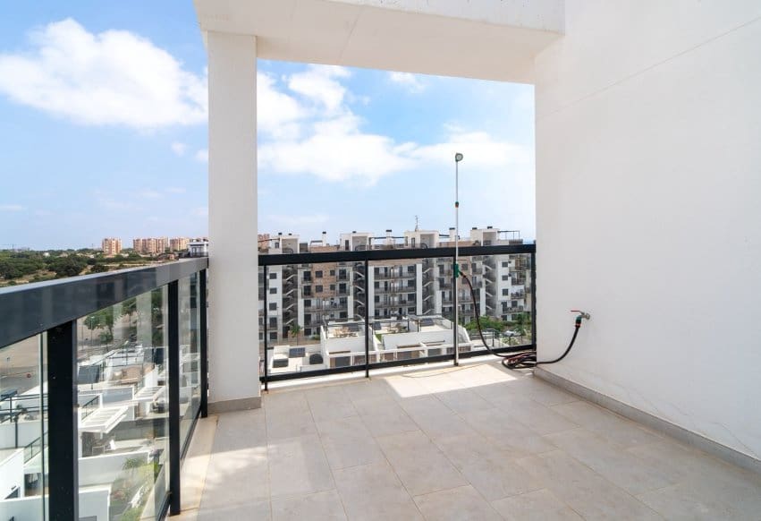 Apartamento de 3 habitaciones en Pilar de la Horadada en venta con piscina garaje - 589.000 € (Ref: 9892972)