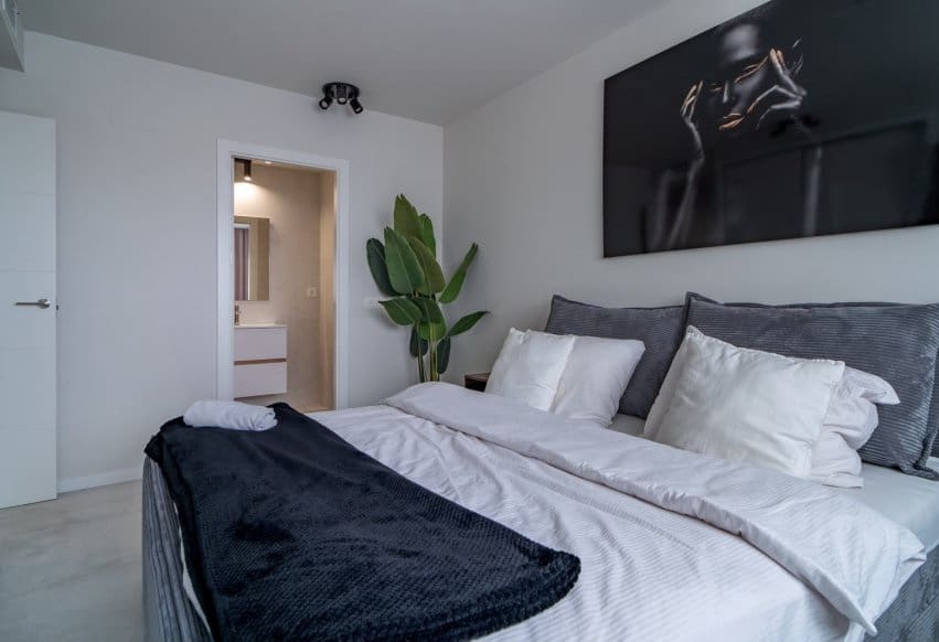 Apartamento de 3 habitaciones en Pilar de la Horadada en venta con piscina garaje - 589.000 € (Ref: 9892972)