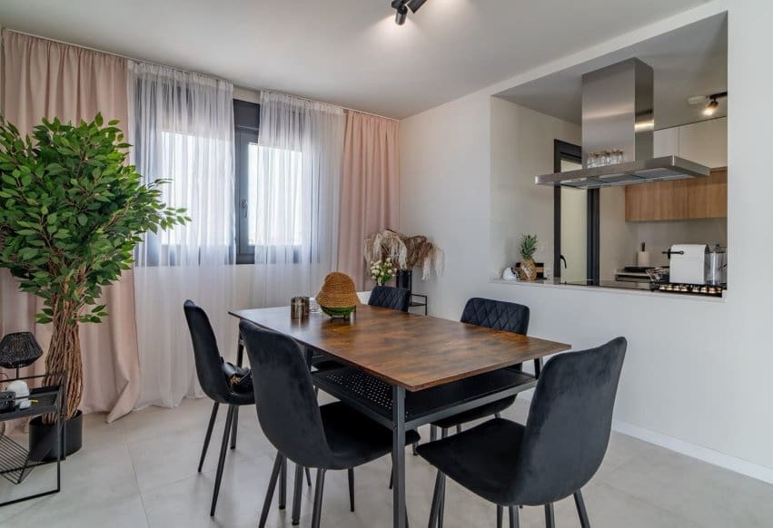 Apartamento de 3 habitaciones en Pilar de la Horadada en venta con piscina garaje - 589.000 € (Ref: 9892972)