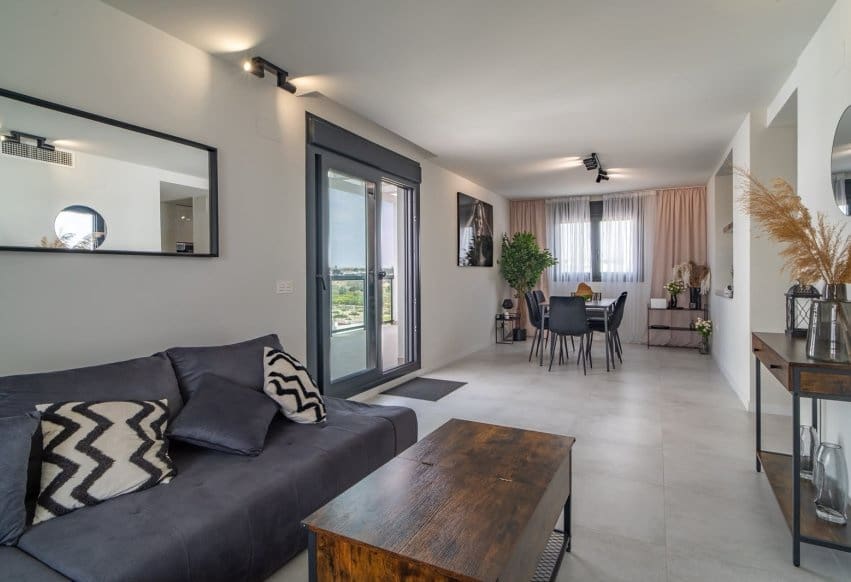 Apartamento de 3 habitaciones en Pilar de la Horadada en venta con piscina garaje - 589.000 € (Ref: 9892972)
