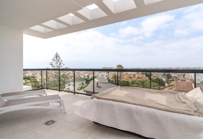 Apartamento de 3 habitaciones en Pilar de la Horadada en venta con piscina garaje - 589.000 € (Ref: 9892972)