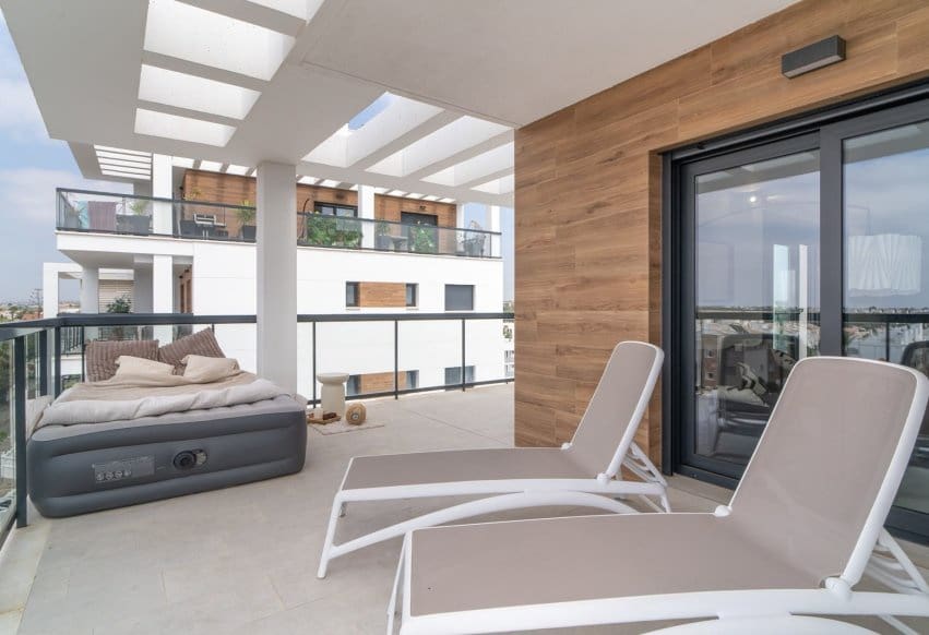 Apartamento de 3 habitaciones en Pilar de la Horadada en venta con piscina garaje - 589.000 € (Ref: 9892972)