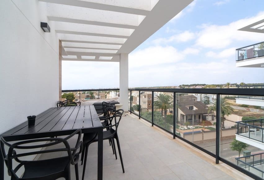 Apartamento de 3 habitaciones en Pilar de la Horadada en venta con piscina garaje - 589.000 € (Ref: 9892972)