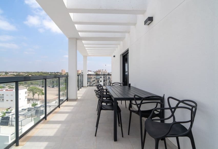 Apartamento de 3 habitaciones en Pilar de la Horadada en venta con piscina garaje - 589.000 € (Ref: 9892972)