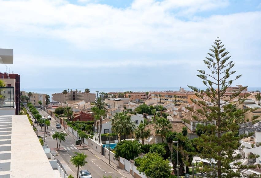 Apartamento de 3 habitaciones en Pilar de la Horadada en venta con piscina garaje - 589.000 € (Ref: 9892972)